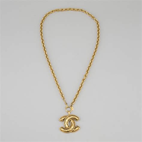 chanel halsband|Chanel dress necklace.